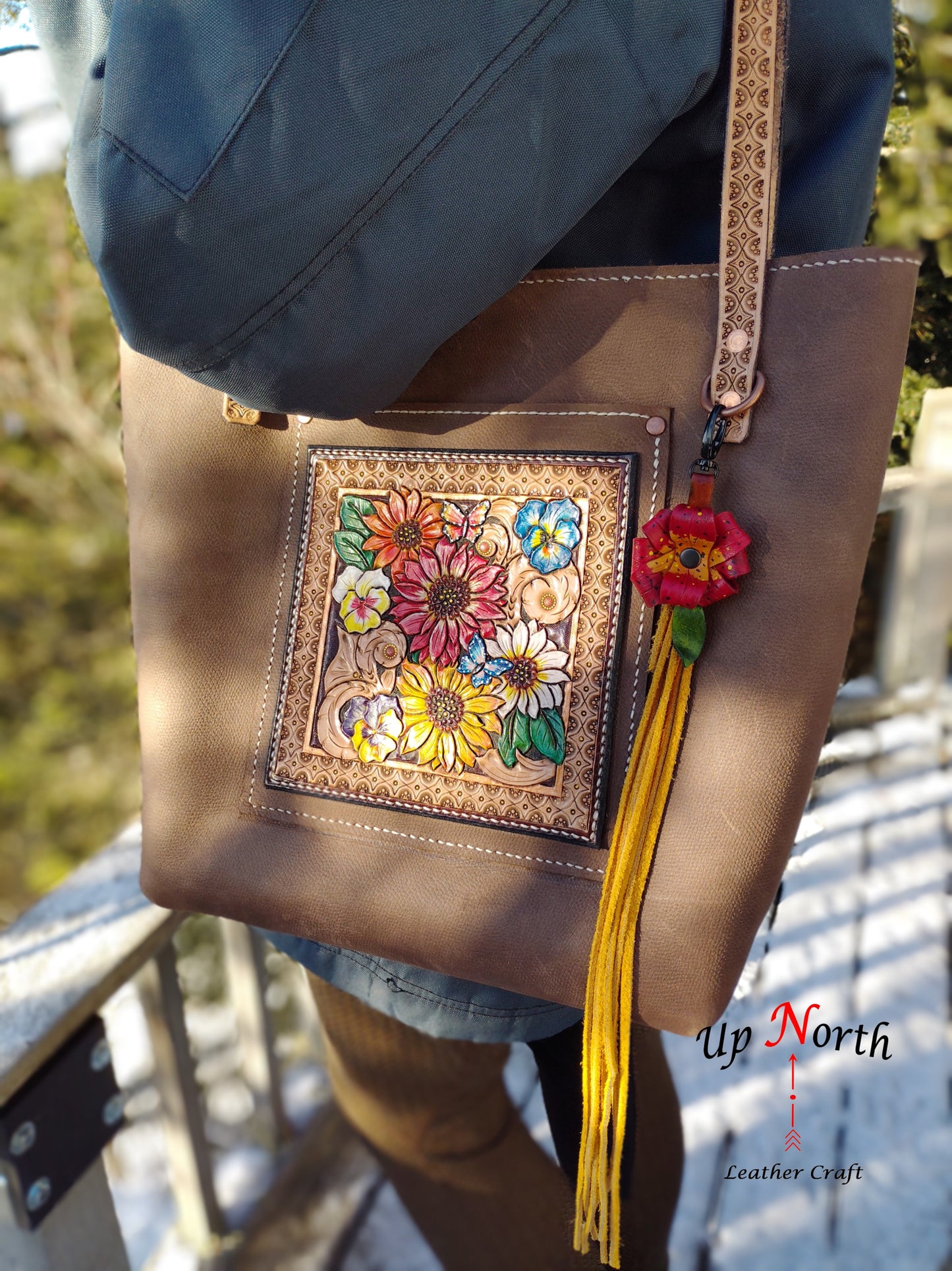 (03TOT24) Up North Leather Tote Bag - Summer Bouquet