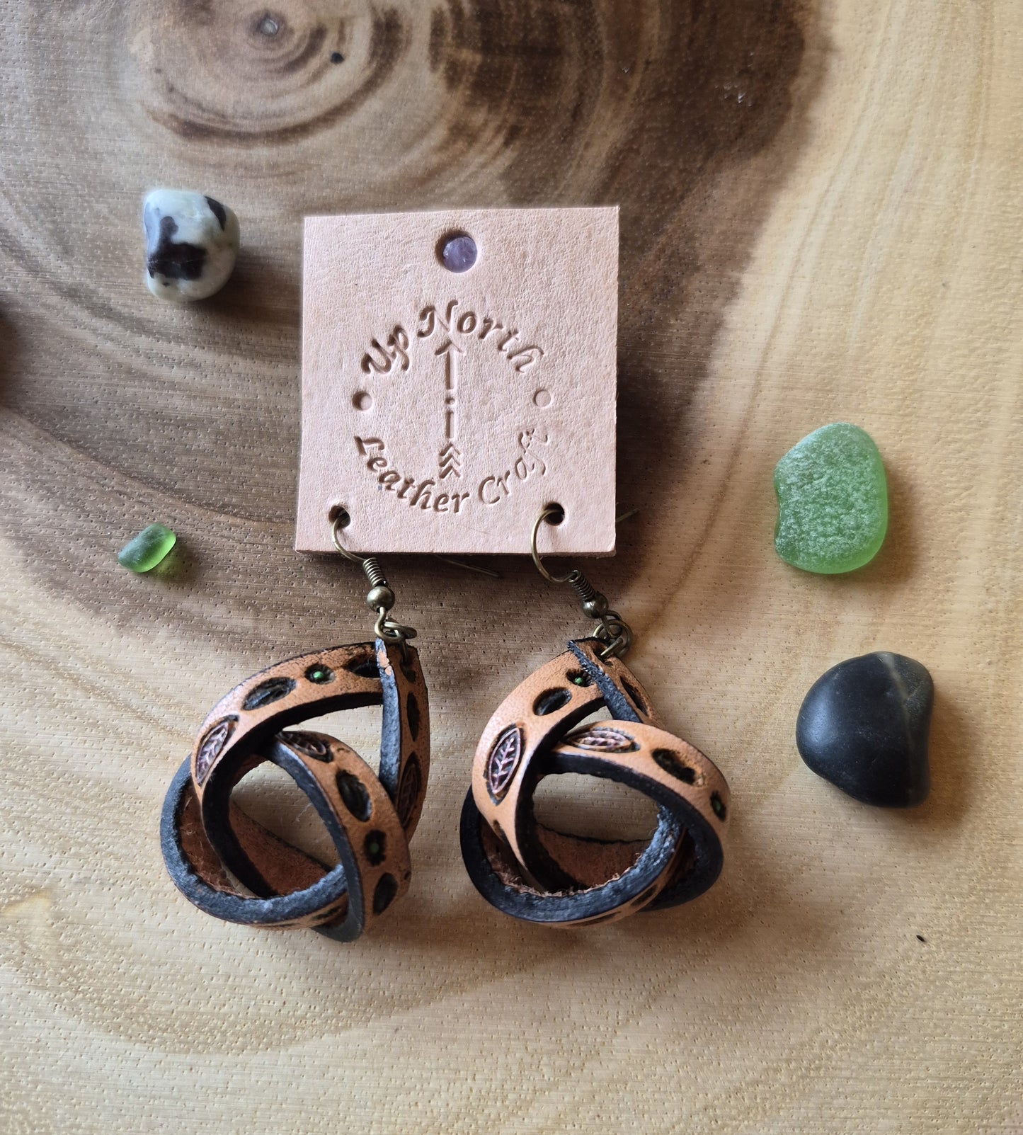 (18ER25) Leather Earrings - Purple Leaf Tangles