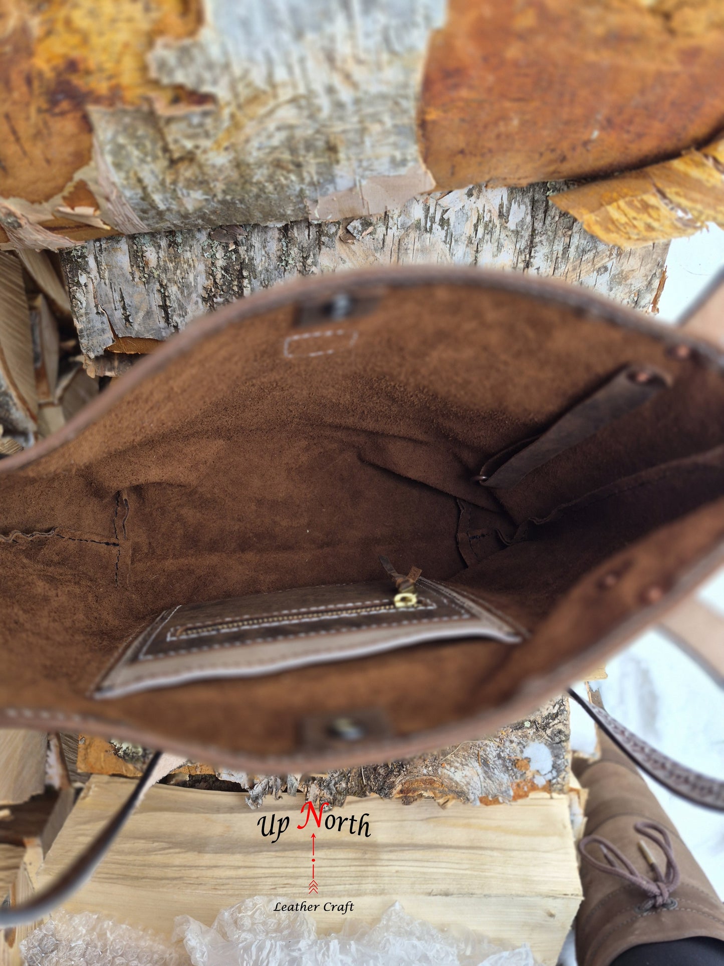 (01TOT26) Up North Leather Tote Bag - Old School