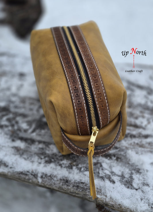 (01TB26)Leather Toiletry Bag - Caramel