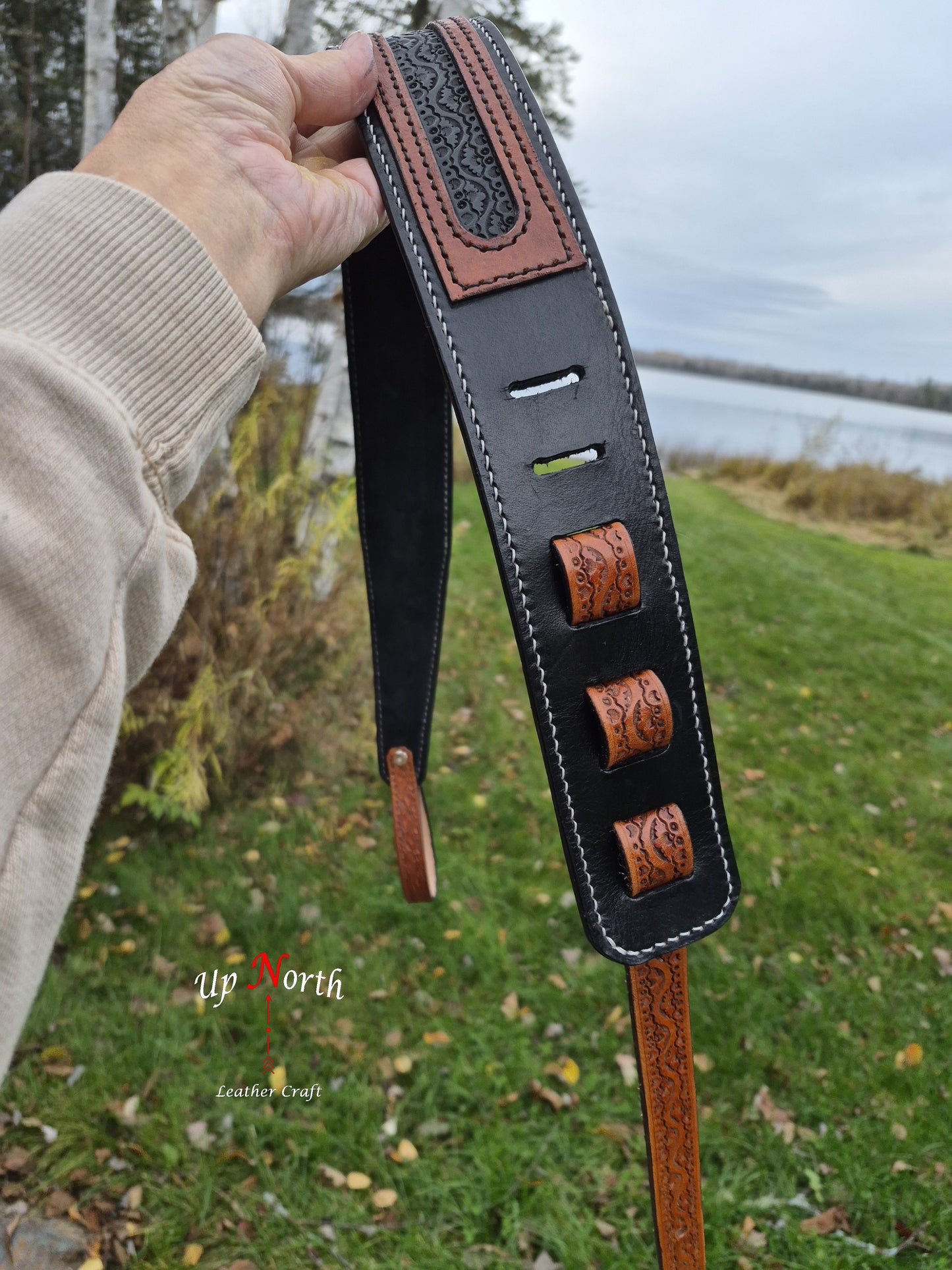 (02GS25) Leather Guitar Strap - Tuxedo
