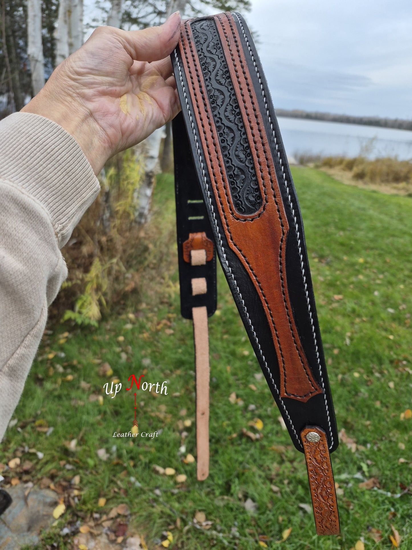 (02GS25) Leather Guitar Strap - Tuxedo