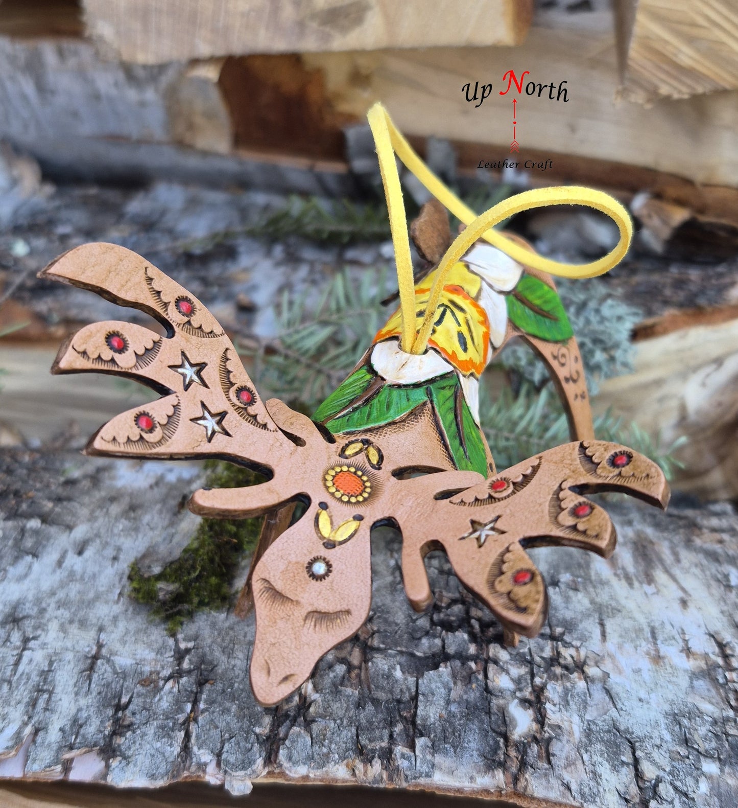 (05OM26) Leather Moose Ornament - White Daffodil