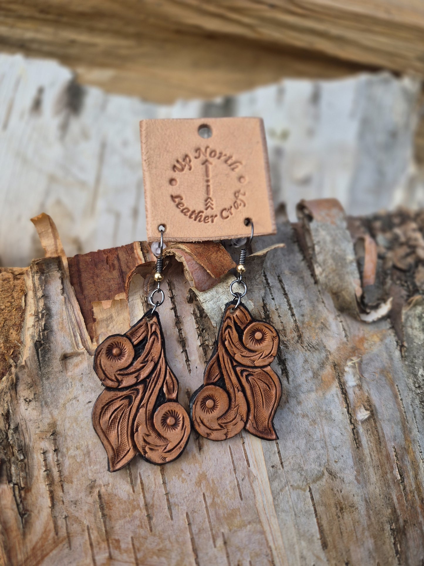 (06ER26) Leather Earrings - Scrolls in Black