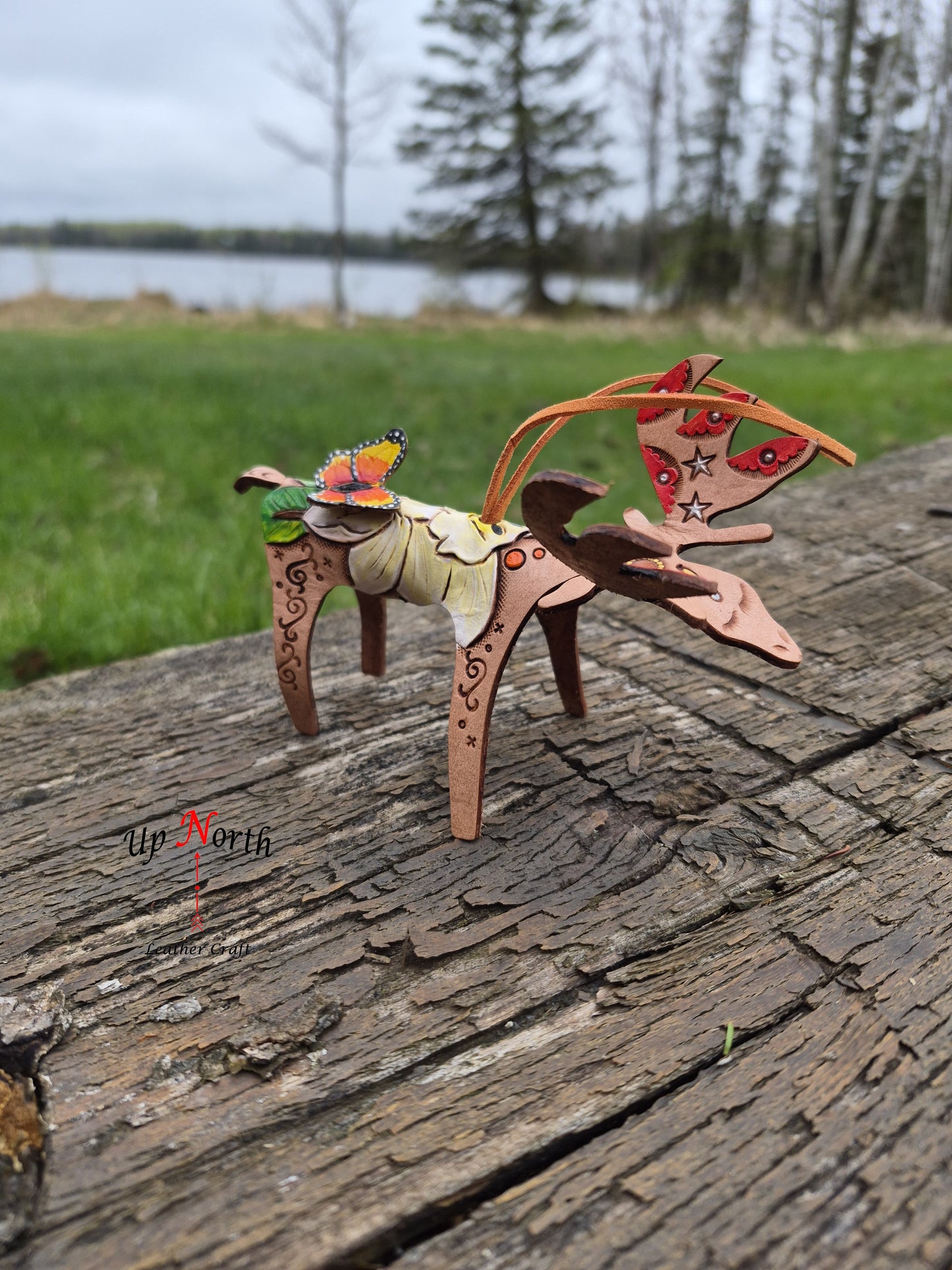 (06OM26) Leather Moose Ornament - White Daffodil
