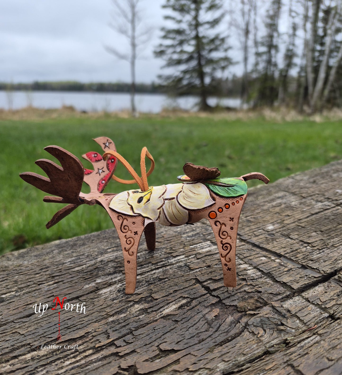 (06OM26) Leather Moose Ornament - White Daffodil