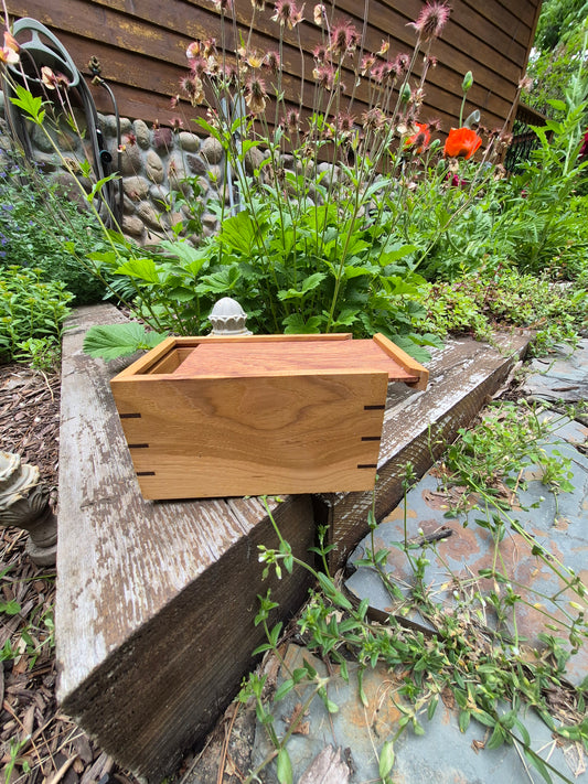 (04WB26) Mahogany and Hickory Wooden Box