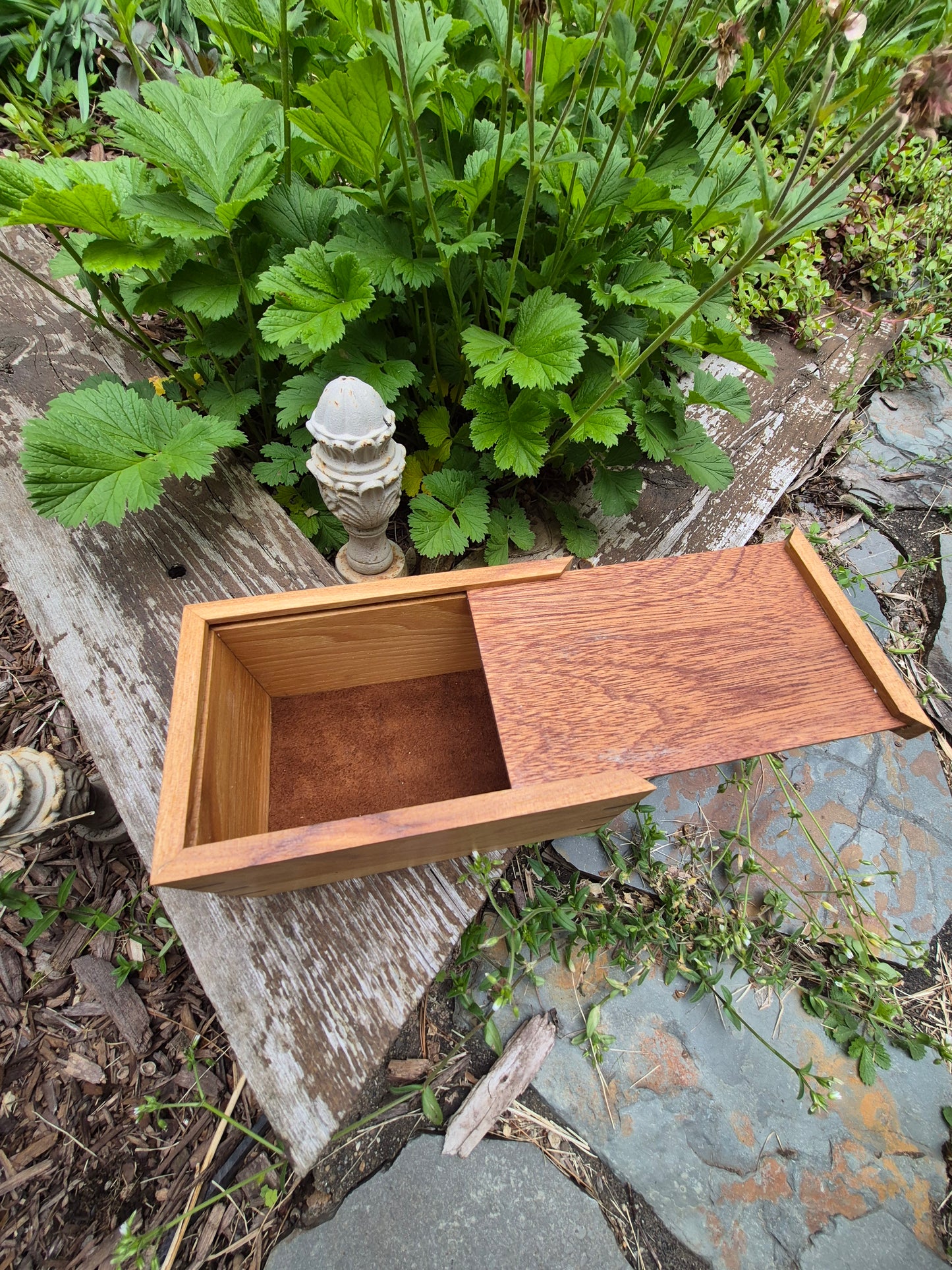 (04WB26) Mahogany and Hickory Wooden Box
